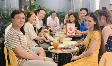 GIAO LƯU VỚI NGƯỜI BẢN XỨ