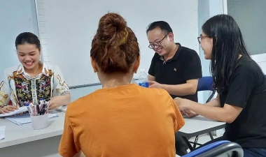 GIAO LƯU VỚI NGƯỜI BẢN XỨ