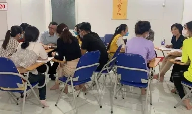 GIAO LƯU VỚI NGƯỜI BẢN XỨ