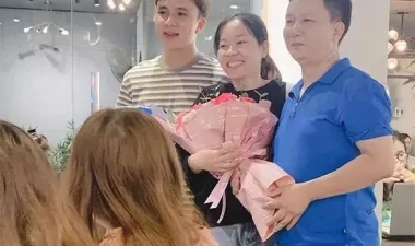 GIAO LƯU VỚI NGƯỜI BẢN XỨ